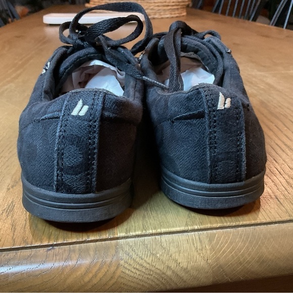 MACBETH Women’s size 9 Black Green Vegan Product Textile Lace Up Sneakers - Picture 3 of 11